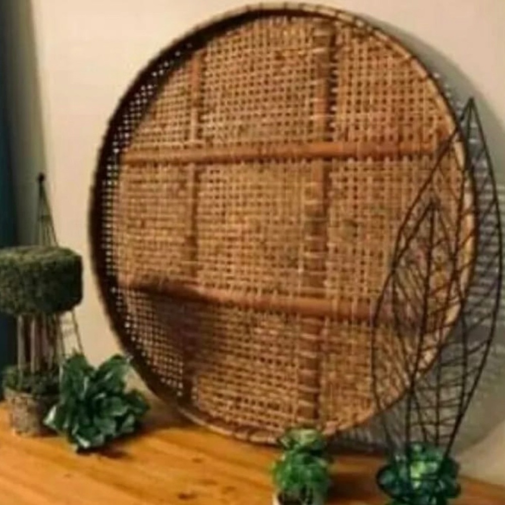 Large Tobacco Basket (vintage) beautiful home accessory.